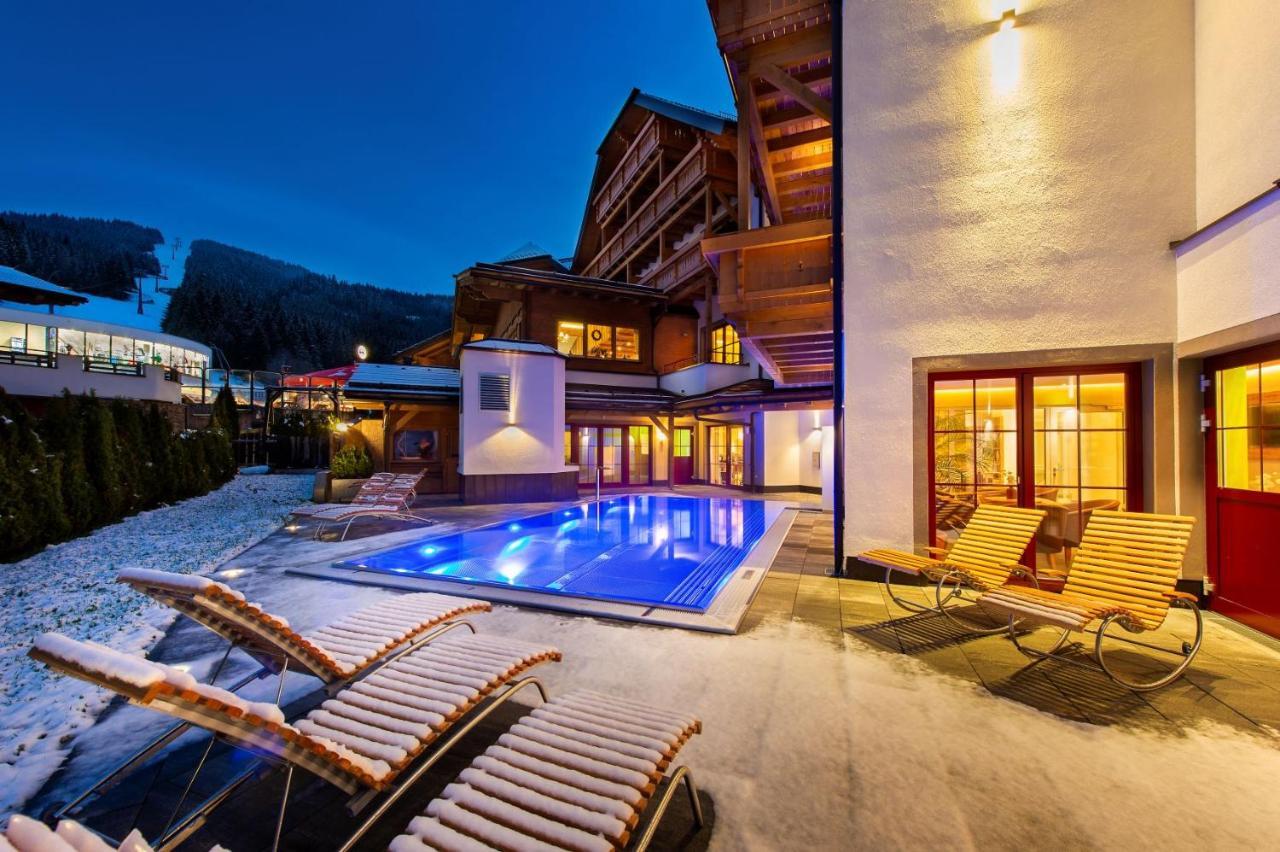 Grizzly Sport & Motorrad Resort Sankt Margarethen im Lungau Exterior foto